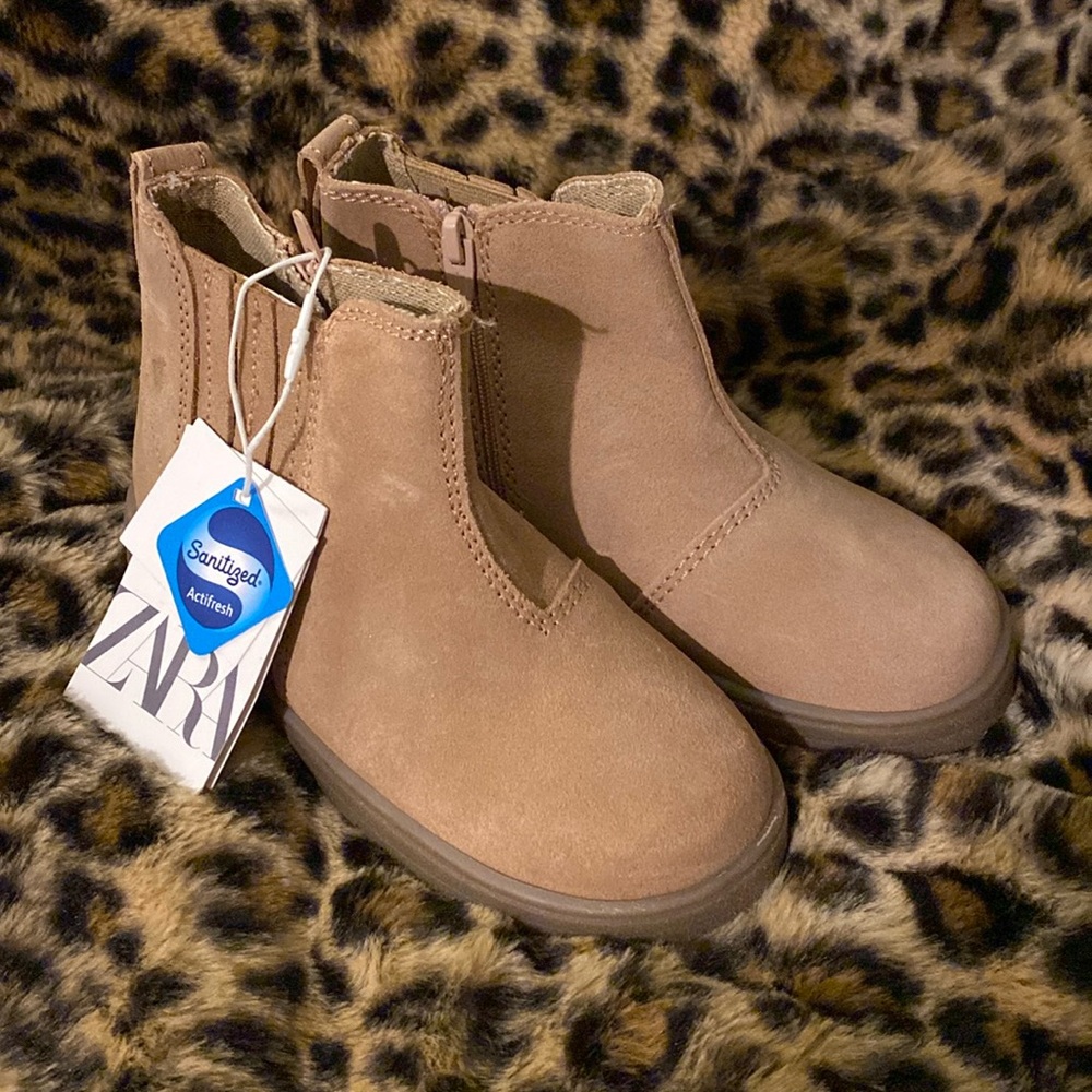 NWT Zara Girls 9.5 leather booties